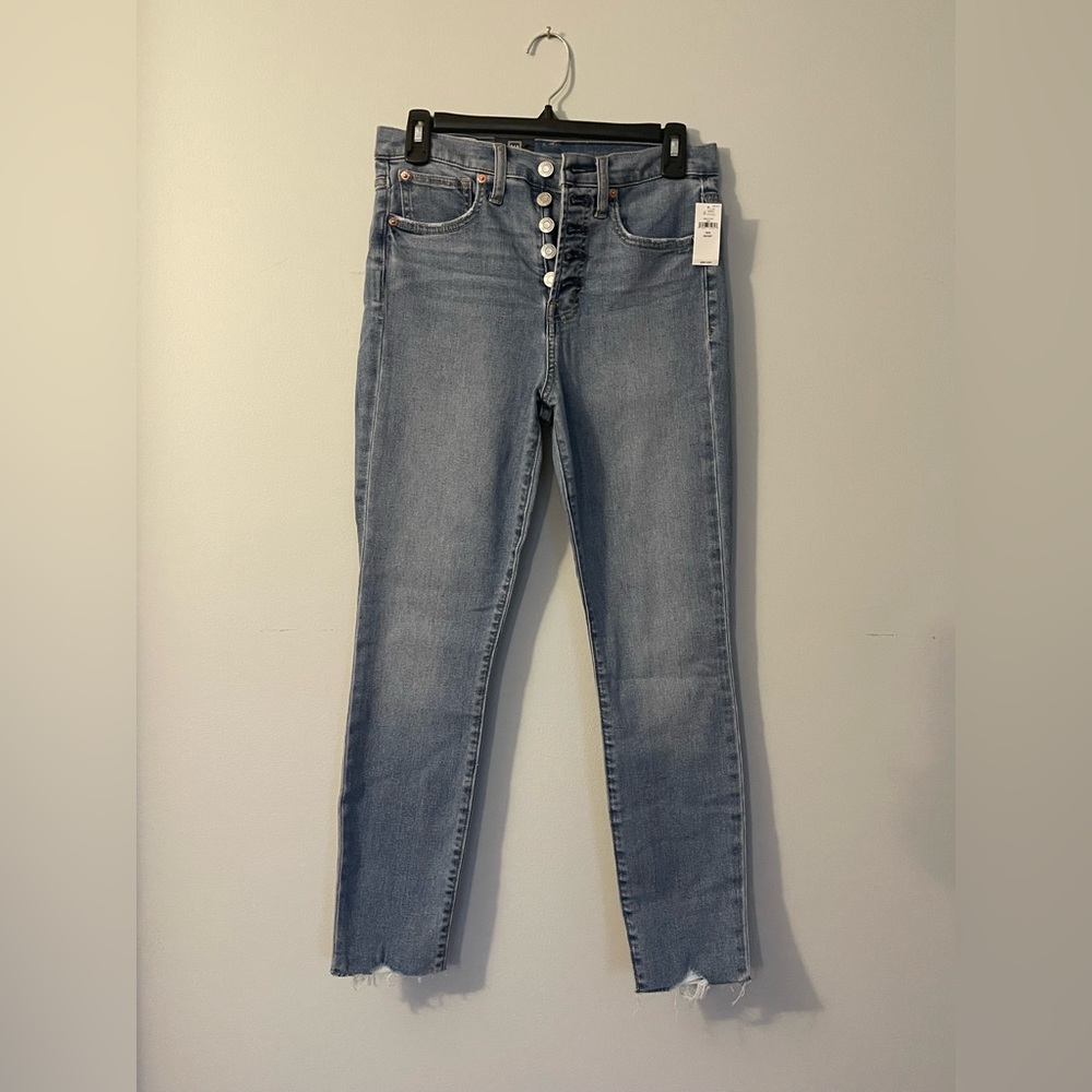 NWT GAP True Skinny High Rise size 28/6 short